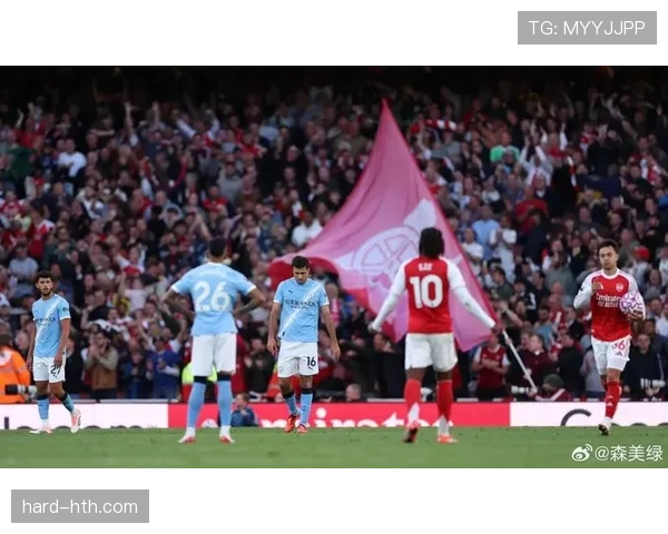 曼城中场核心Rodri表现出色,赢得球迷热烈追捧 曼城中场核心Rodri表现出色,赢得球迷热烈追捧