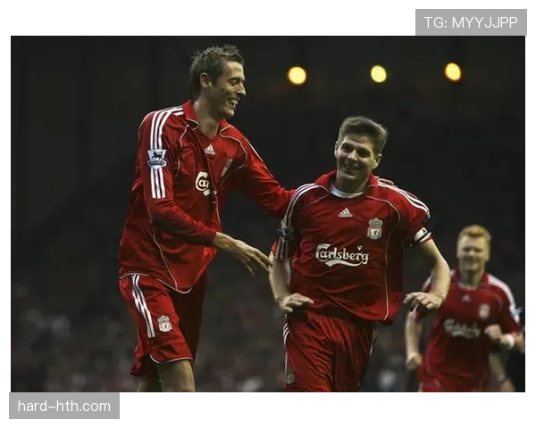 范戴克引领利物浦持续提升,创造英超不败神话的趋势显著 范戴克引领利物浦持续提升,创造英超不败神话的趋势显著